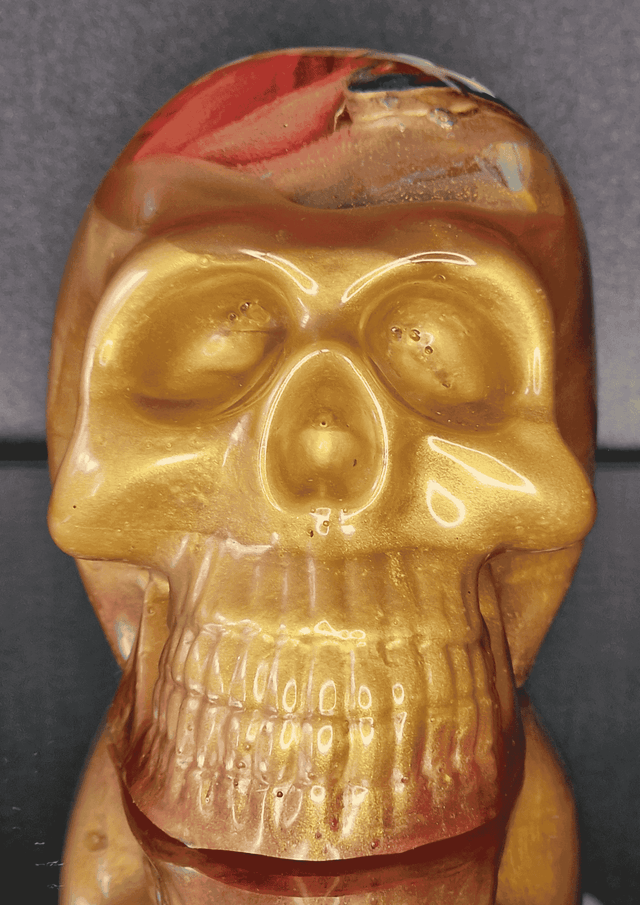 TETE DE MORT DE ROSE ET D'OR