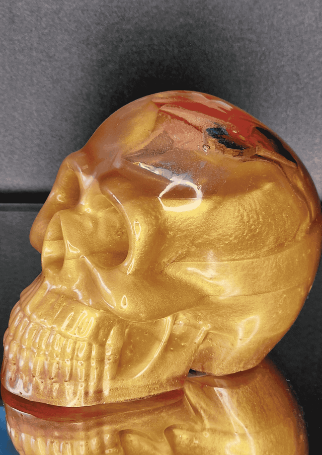 TETE DE MORT DE ROSE ET D'OR